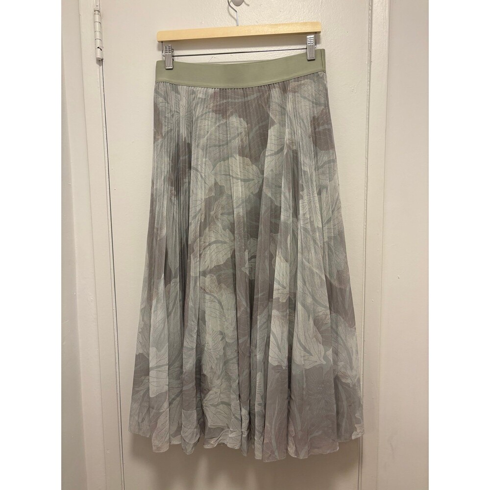 NWOT Aritzia Wilfred Twirl Skirt in a sage green leaf/floral pattern Size L - Picture 2 of 6